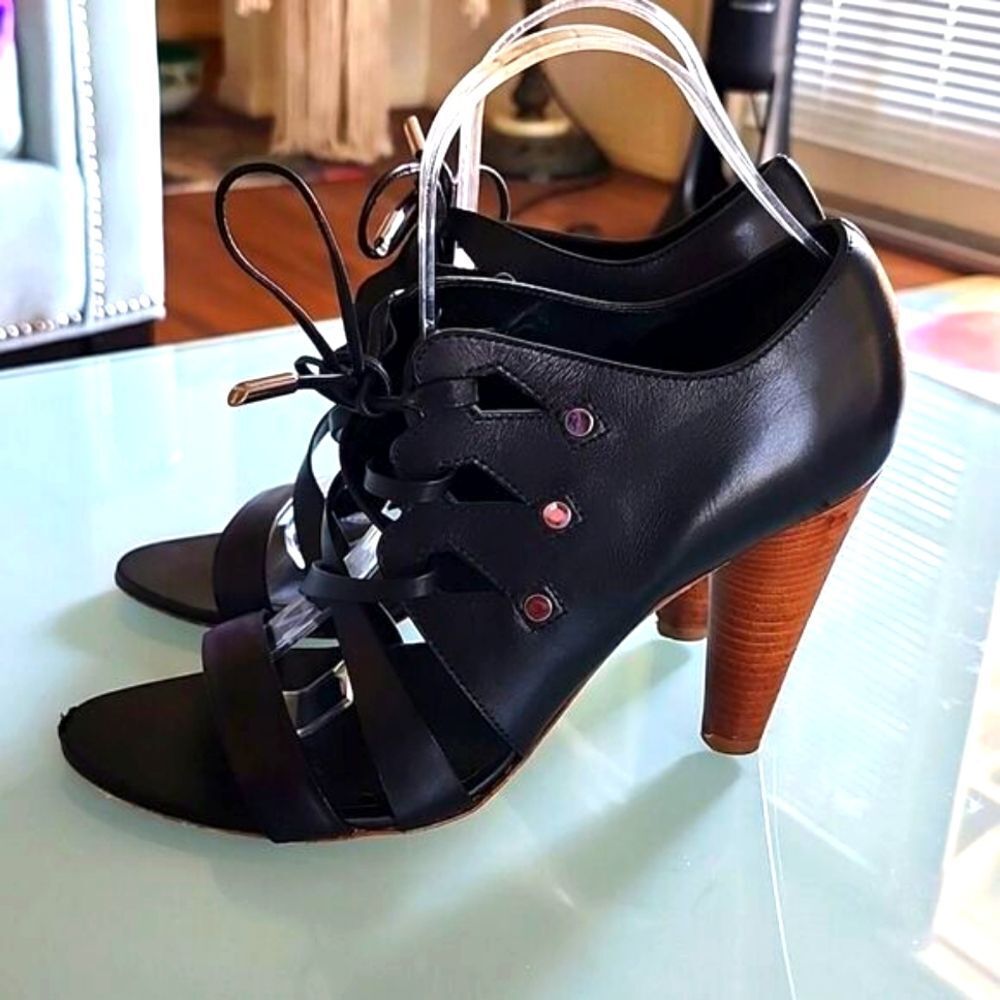 Tod's Leather Strappy Stacked Heels Witchy Whimsigoth Quiet Luxury U.S. Size 9